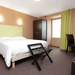 Hotel Hôtel&restaurant - Le Manoir Des Cèdres - Piscine Chauffée Et Climatisation 3*