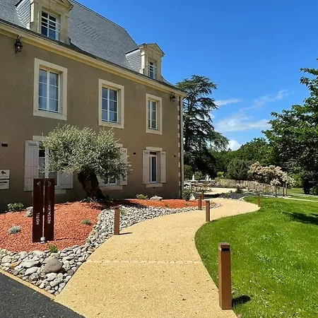 & Restaurant - Le Manoir Des Cedres - Piscine Chauffee Et Climatisation 3*