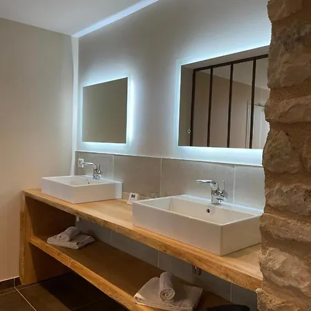 & Restaurant - Le Manoir Des Cedres - Piscine Chauffee Et Climatisation