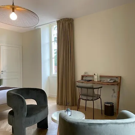 Hotel & Restaurant - Le Manoir Des Cedres - Piscine Exterieure Et Climatisation 3*