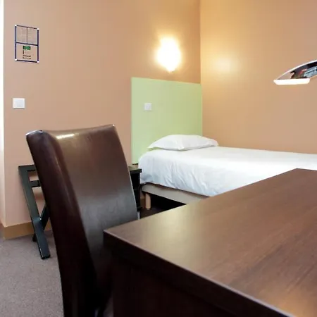 Hotell & Restaurant - Le Manoir Des Cedres - Piscine Chauffee Et Climatisation 3*